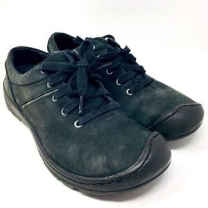 Keen womans black suede sneakers US8 BoxT  lace up